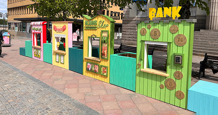 Skiss på kulisser till ny lekplats på torget