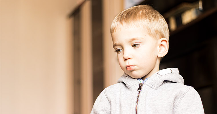 En fundersam pojke.